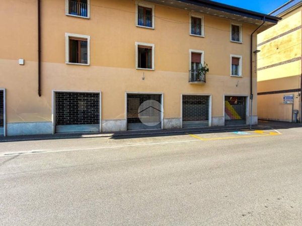 negozio in affitto a Flero in zona Pietra del Gallo
