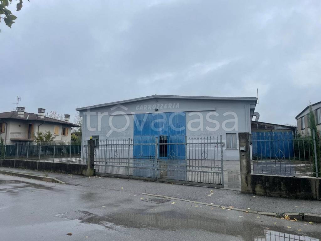 locale commerciale in affitto a Gambara
