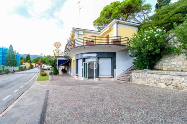 negozio in affitto a Gardone Riviera in zona Fasano