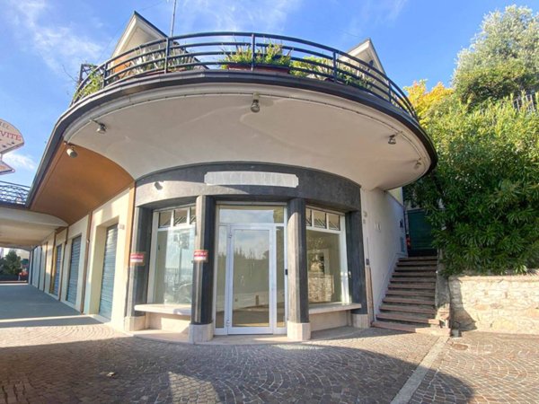 negozio in affitto a Gardone Riviera in zona Fasano