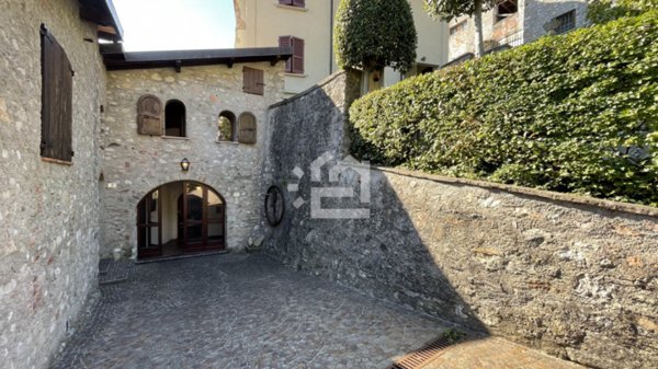 appartamento in affitto a Gardone Riviera in zona Fasano