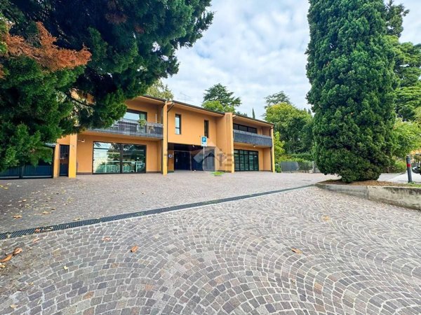 locale commerciale in affitto a Gardone Riviera