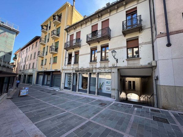 appartamento in affitto a Gardone Riviera in zona Fasano