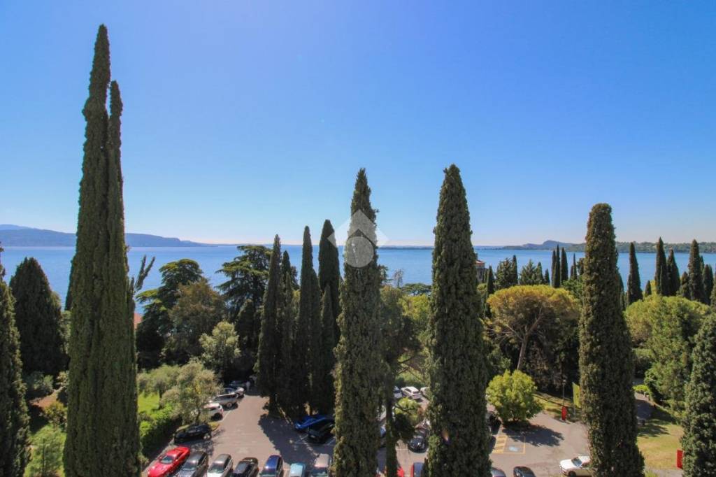 appartamento in affitto a Gardone Riviera in zona Morgnaga