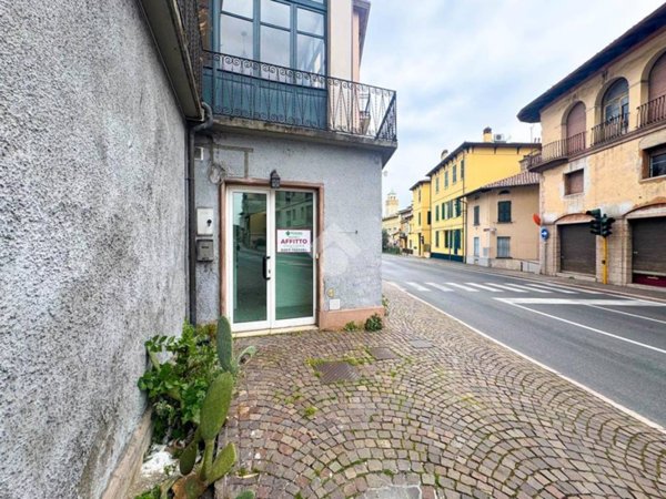 negozio in affitto a Gardone Riviera in zona Morgnaga
