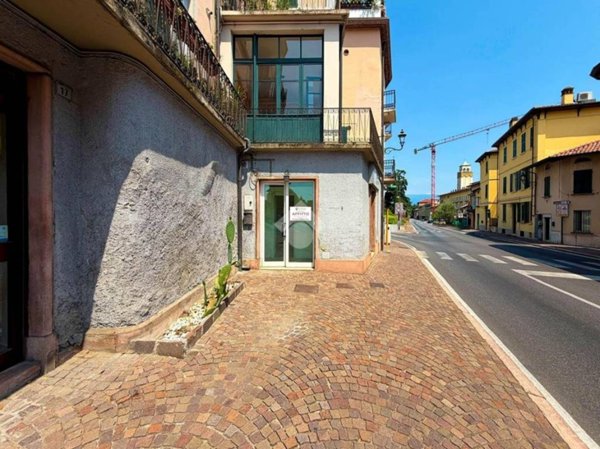 negozio in affitto a Gardone Riviera in zona Morgnaga