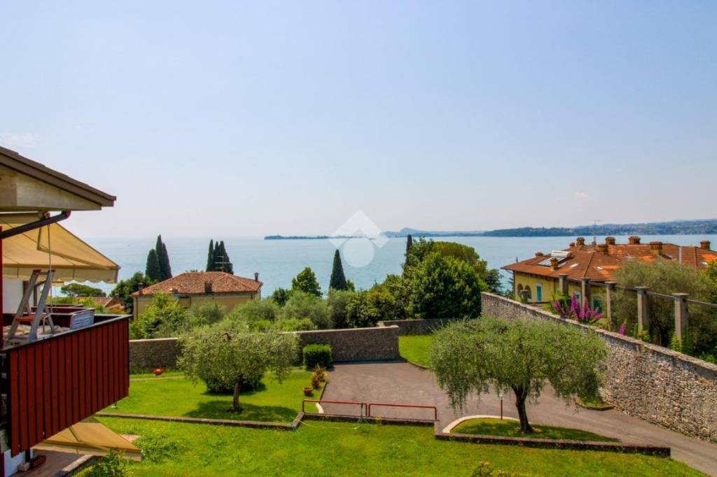 appartamento in affitto a Gardone Riviera in zona Fasano