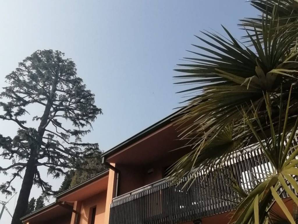 appartamento in affitto a Gardone Riviera in zona Morgnaga