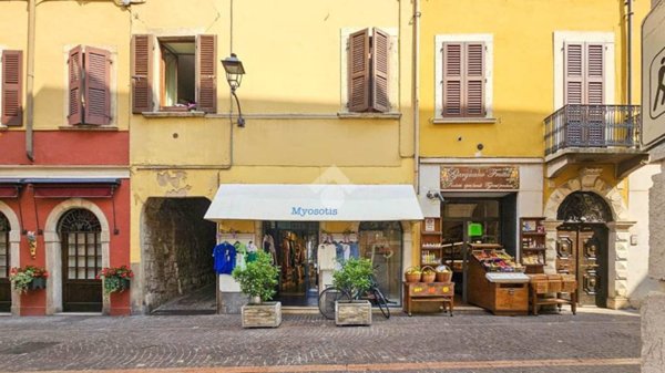 negozio in affitto a Gargnano in zona Bogliaco