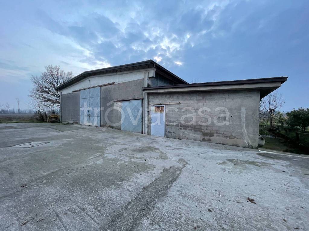 locale commerciale in affitto a Ghedi
