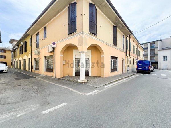 locale commerciale in affitto a Ghedi