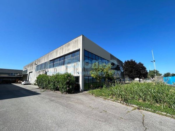 locale commerciale in affitto a Ghedi