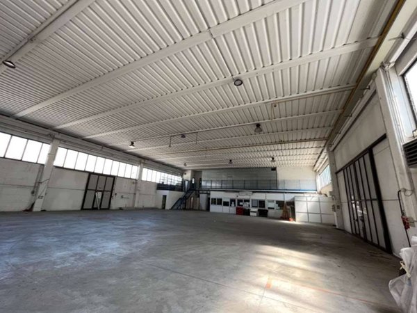 locale commerciale in affitto a Ghedi