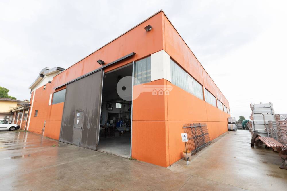 locale commerciale in affitto a Ghedi