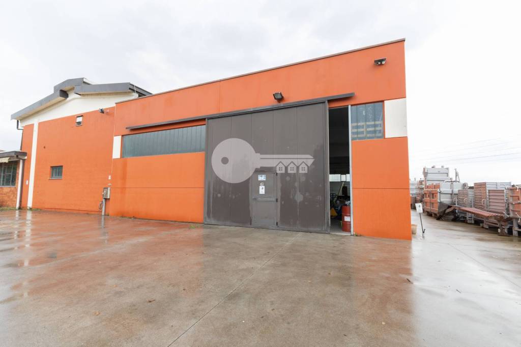 locale commerciale in affitto a Ghedi