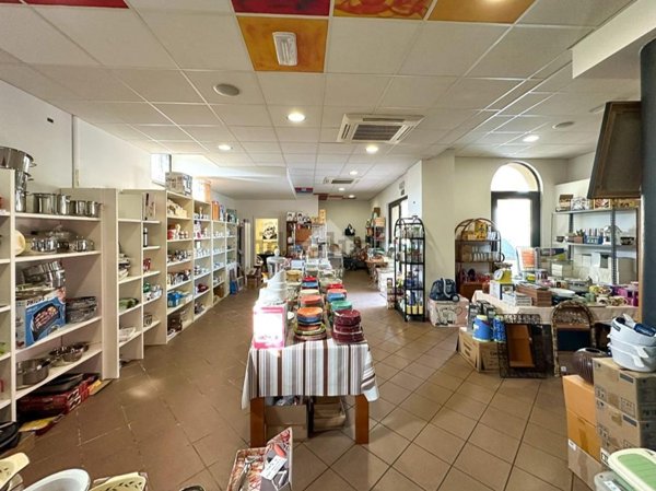 locale commerciale in affitto a Ghedi