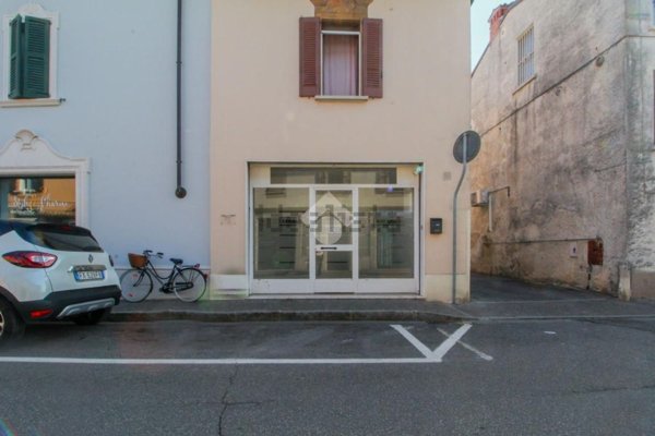 locale commerciale in affitto a Ghedi