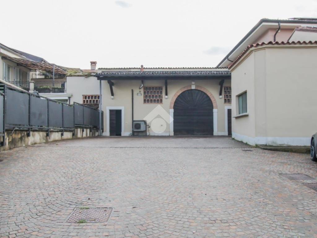 locale commerciale in affitto a Gussago