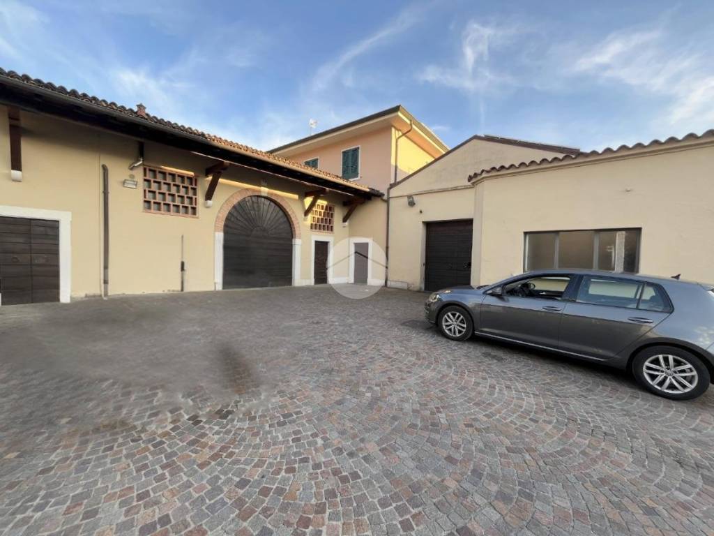 locale commerciale in affitto a Gussago in zona Piazza