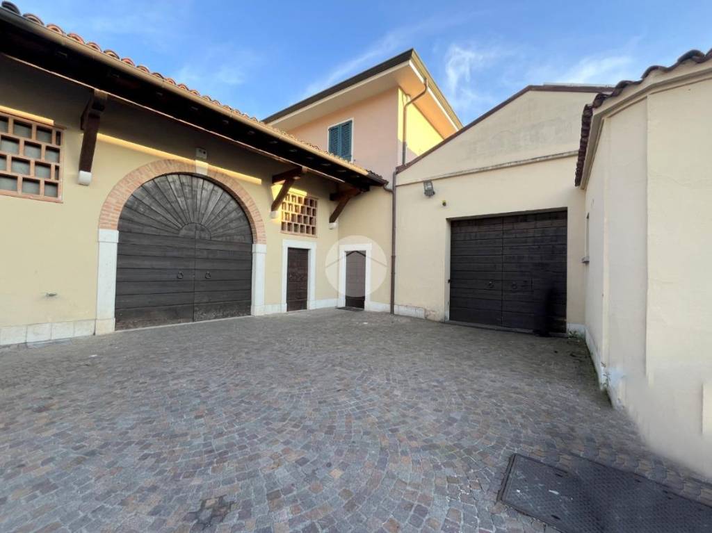 locale commerciale in affitto a Gussago in zona Piazza