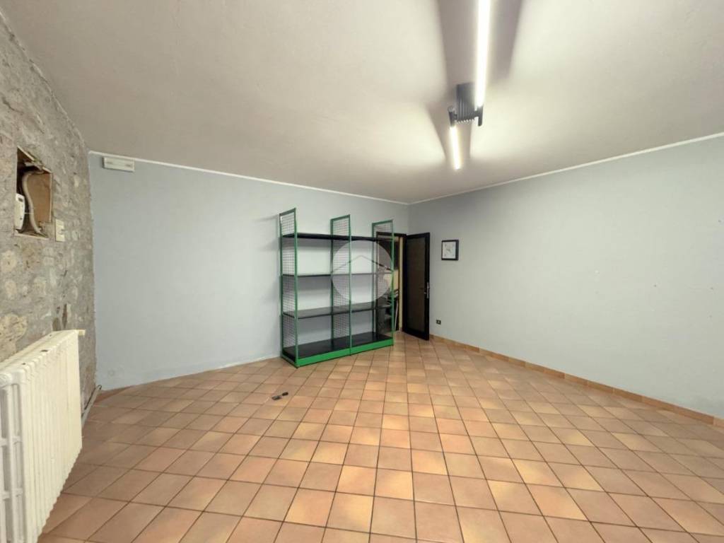 negozio in affitto a Gussago in zona Piazza