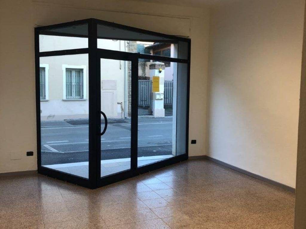 negozio in affitto a Gussago in zona Piazza