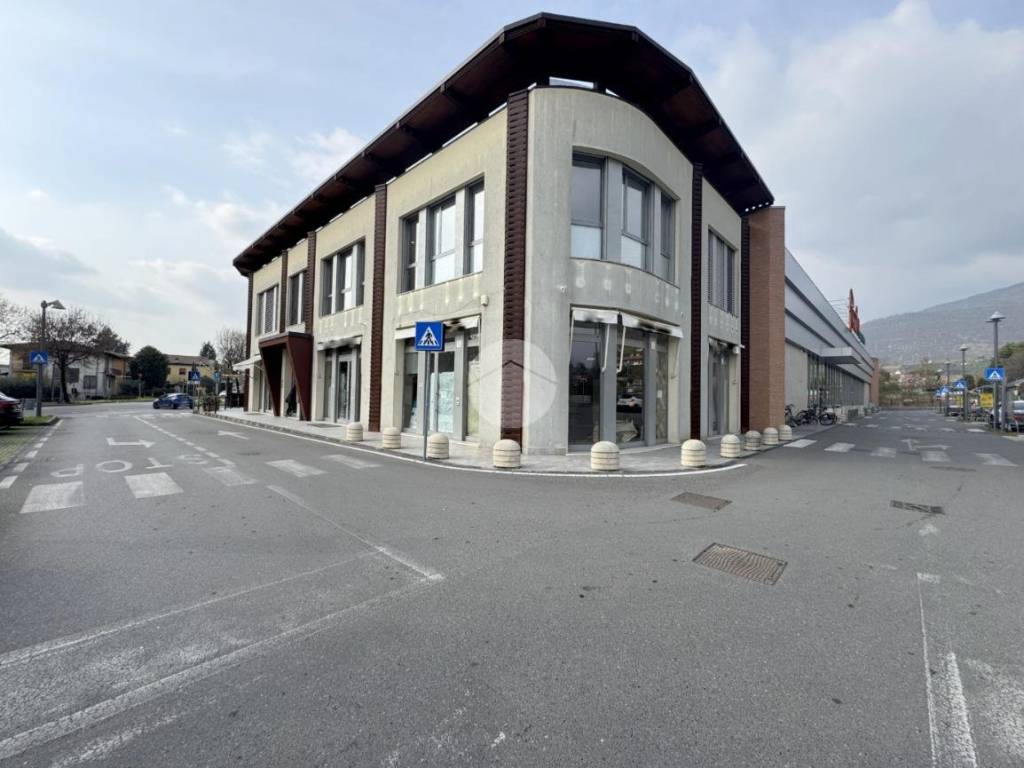 negozio in affitto a Gussago in zona Piazza