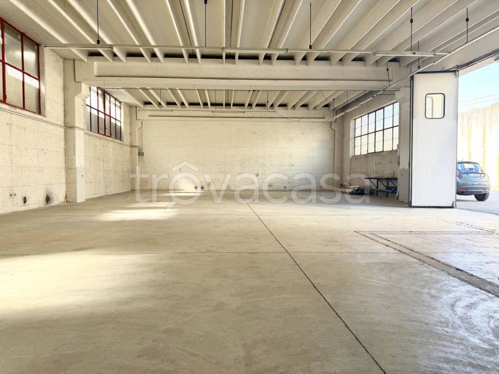 locale commerciale in affitto a Gussago