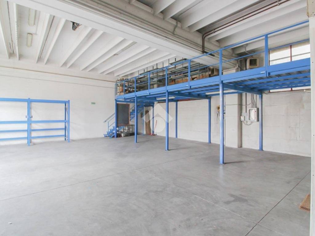 locale commerciale in affitto a Gussago in zona Piazza