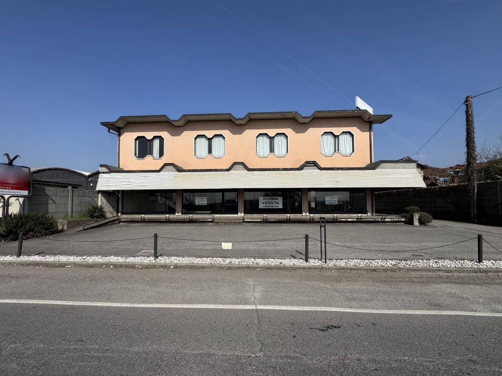 negozio in affitto a Gussago in zona Mandolossa