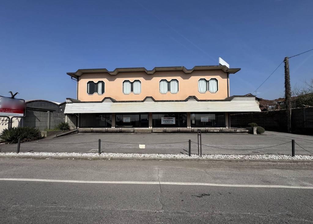 negozio in affitto a Gussago in zona Mandolossa