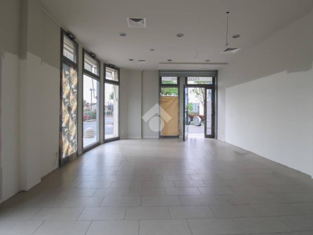 negozio in affitto a Gussago in zona Piazza