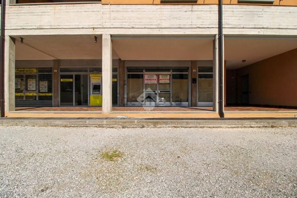 locale commerciale in affitto ad Idro