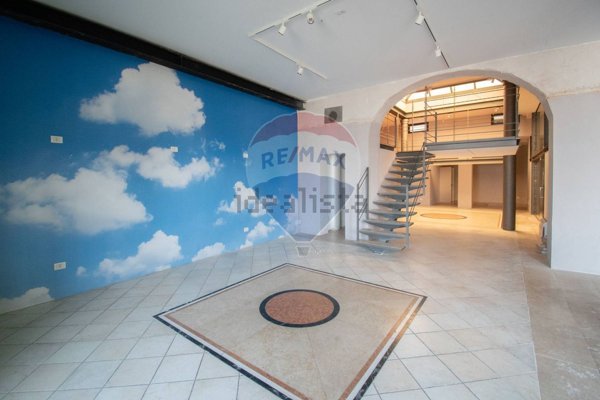 locale commerciale in affitto ad Iseo
