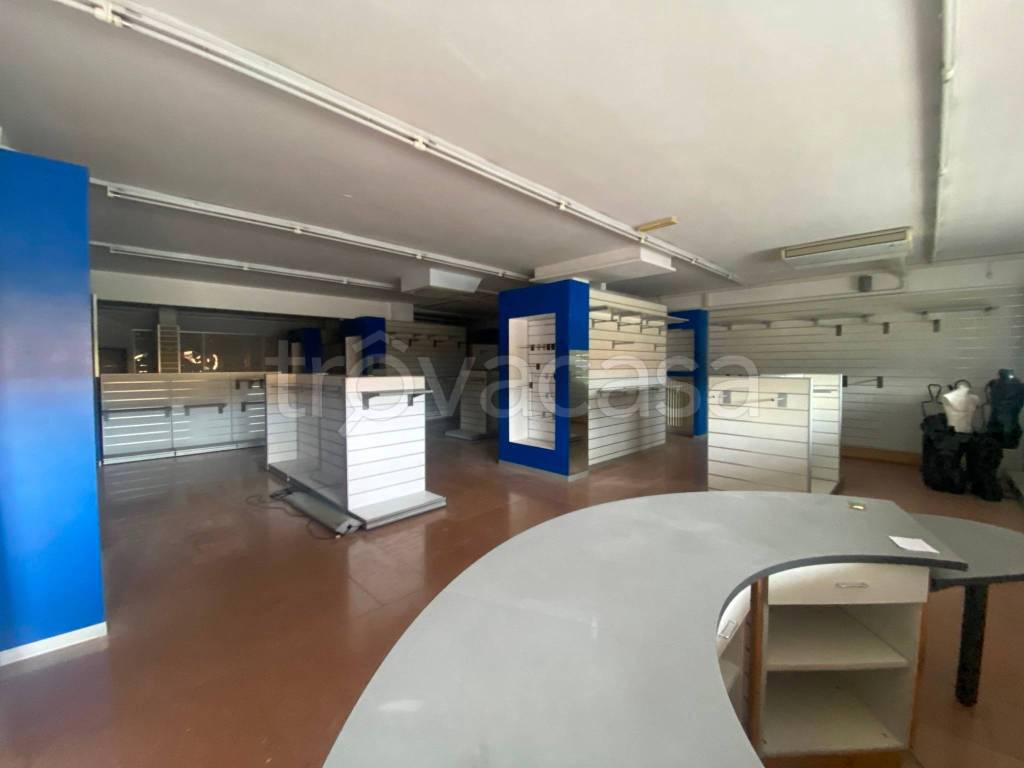 negozio in affitto ad Iseo