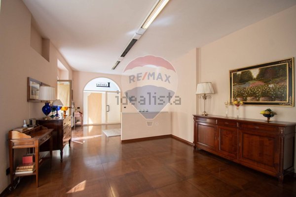 locale commerciale in affitto ad Iseo