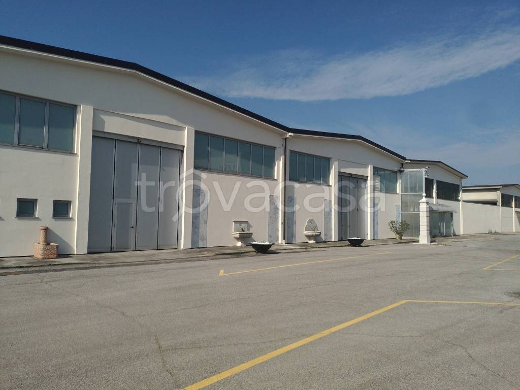 locale commerciale in affitto ad Isorella