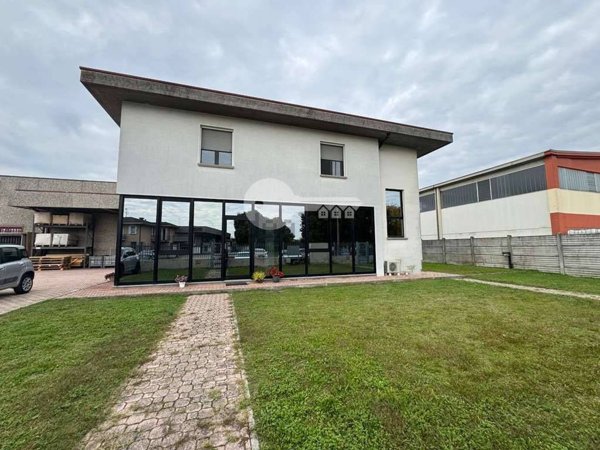 capannone in affitto a Leno