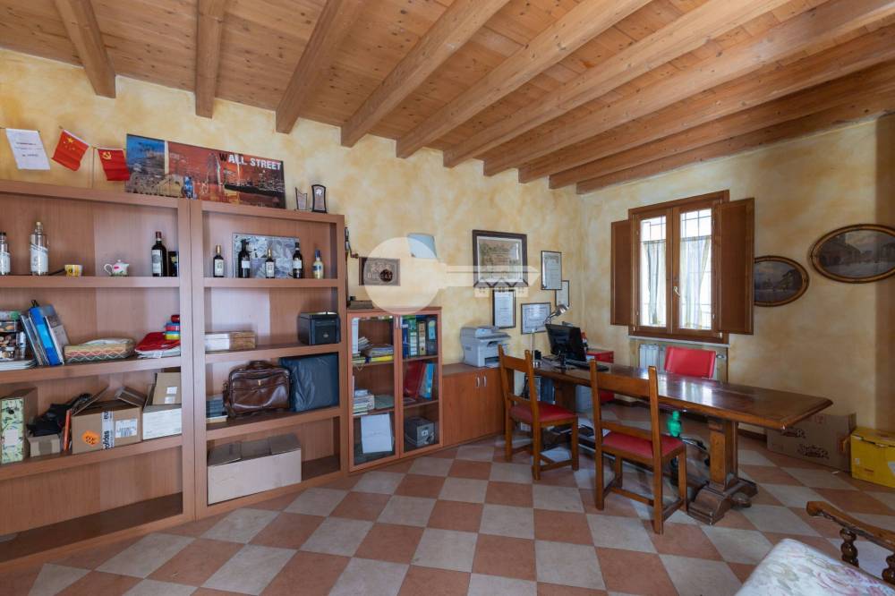 locale commerciale in affitto a Leno