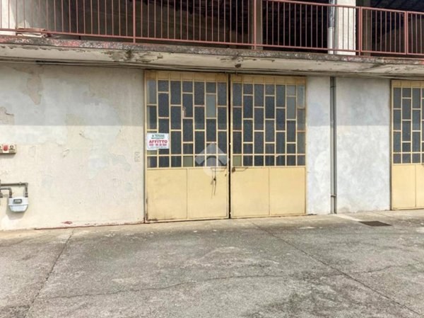 locale commerciale in affitto a Leno