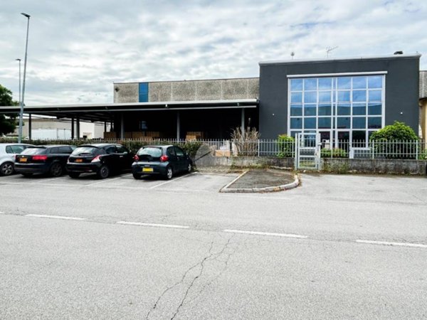 locale commerciale in affitto a Lograto