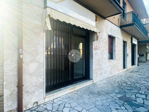 negozio in affitto a Lograto