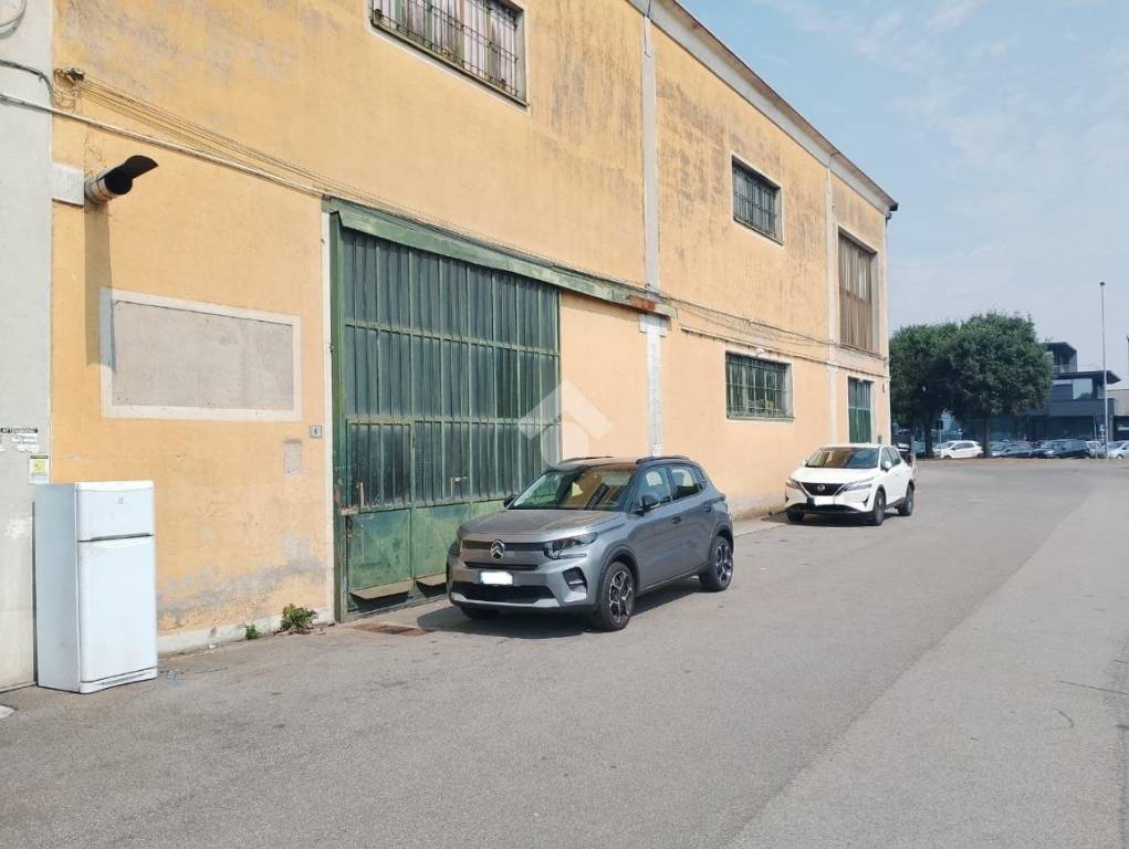 locale commerciale in affitto a Lograto