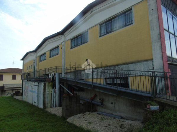 locale commerciale in affitto a Lograto