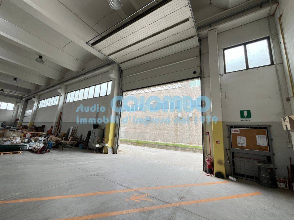locale commerciale in affitto a Lonato del Garda