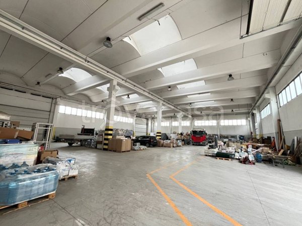 locale commerciale in affitto a Lonato del Garda