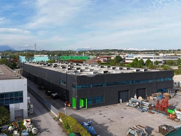 locale commerciale in affitto a Lonato del Garda