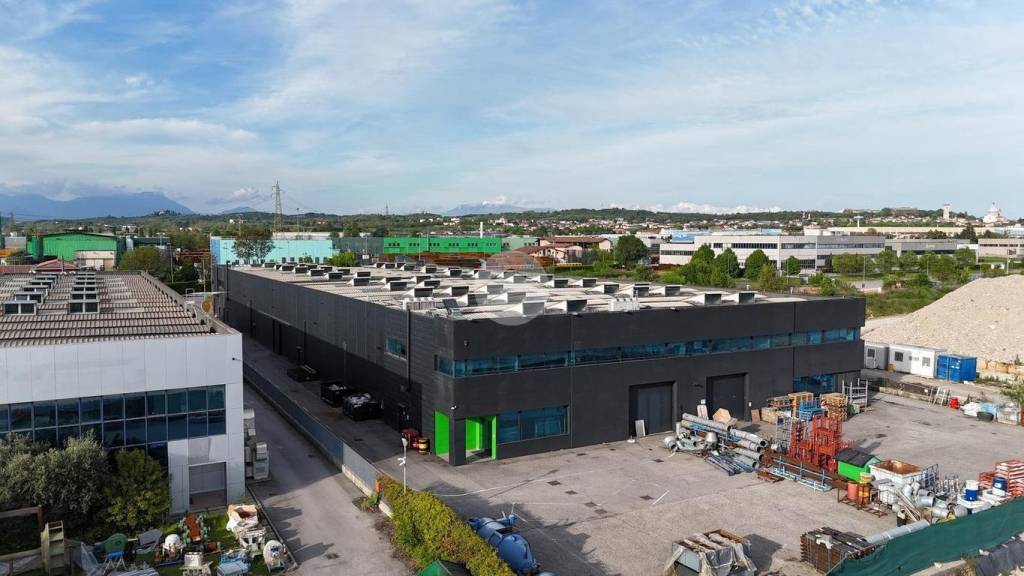 locale commerciale in affitto a Lonato del Garda