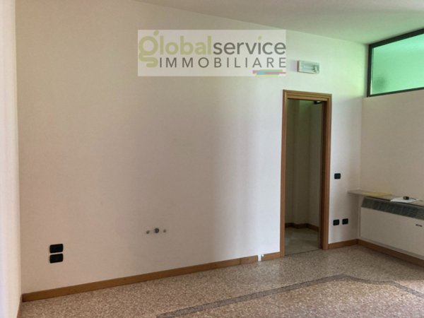locale commerciale in affitto a Lonato del Garda