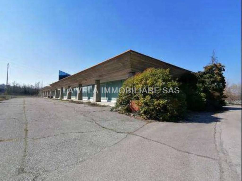 locale commerciale in affitto a Lonato del Garda
